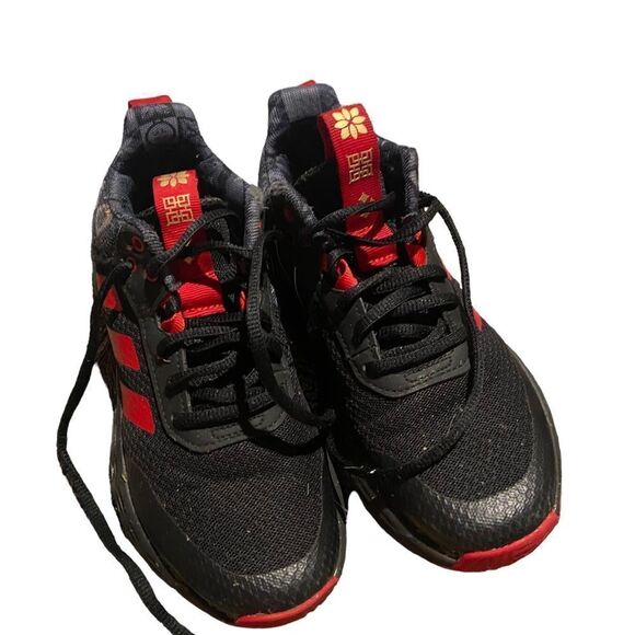 Adidas youth size 1Y basketball shoes excellent condition we pics